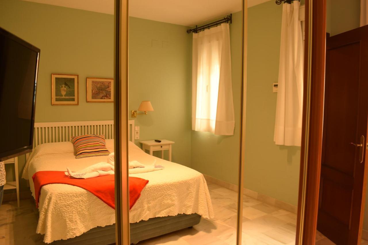 Duplex Donkey Parking Apartment Sevilla Bagian luar foto