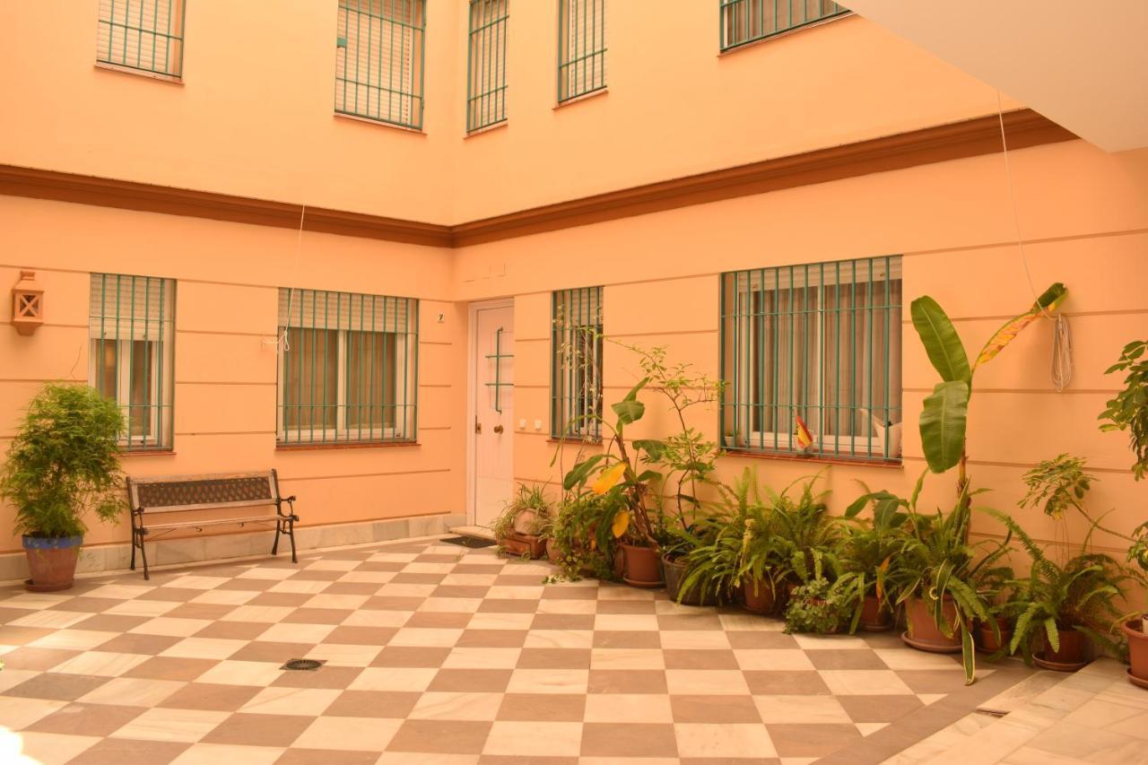 Duplex Donkey Parking Apartment Sevilla Bagian luar foto