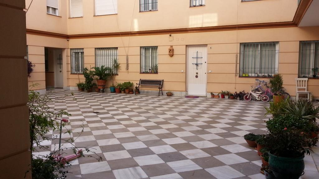 Duplex Donkey Parking Apartment Sevilla Bagian luar foto